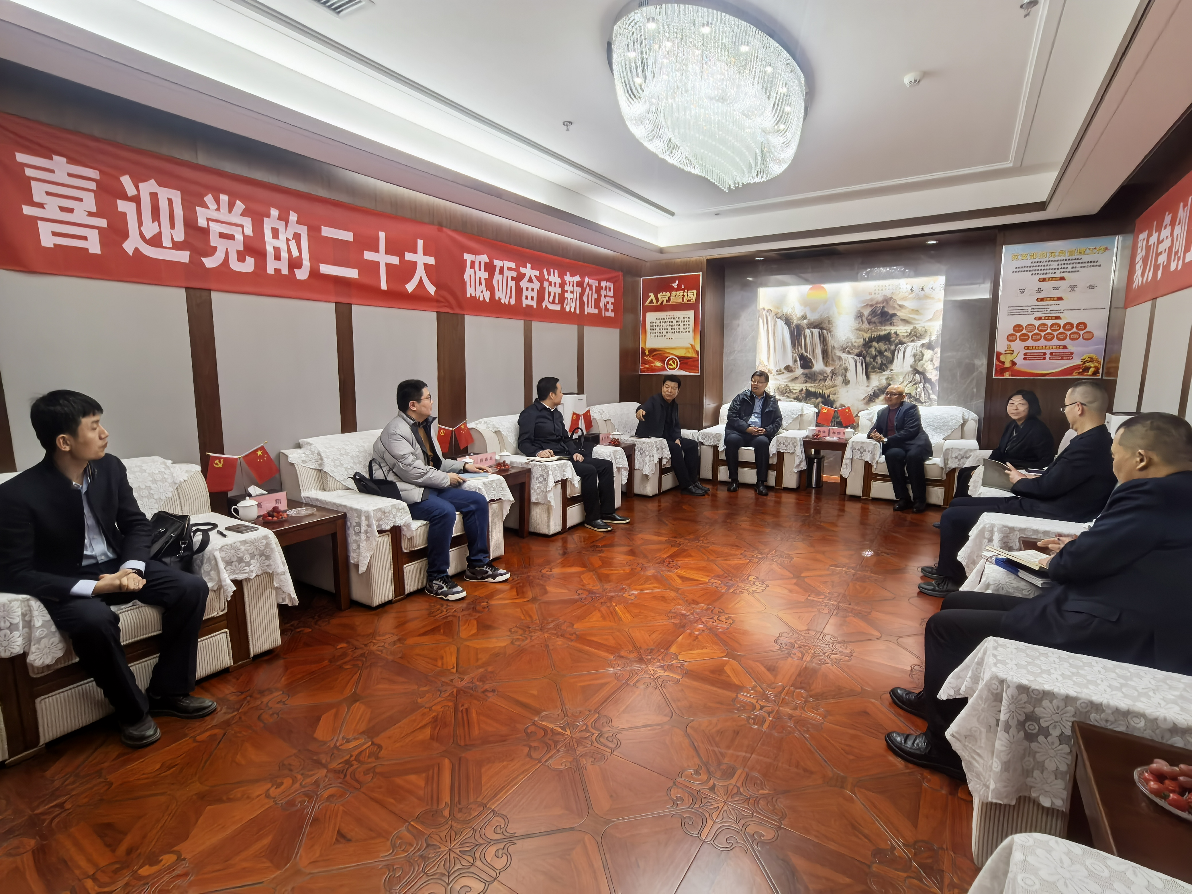 陜西工商職業(yè)學院校領導調研華原控股集團